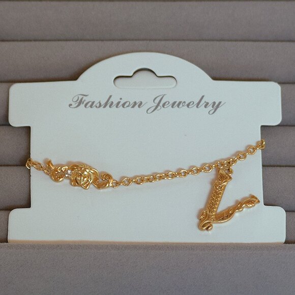 NWOT Gold Finished Chain Bracelet With V Pendant - Picture 1 of 5